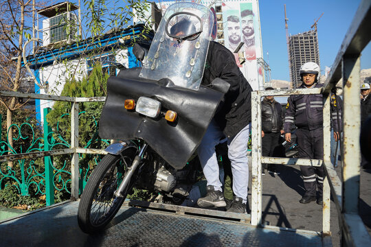 اجرای طرح 10 پلیس راهور با هدف ساماندهی تردد موتورسواران در پایتخت