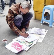 نقاشی های این پیرمرد در بازار همه را خیره کرده است | مینیاتورهای زیبا با خودکار های رنگی