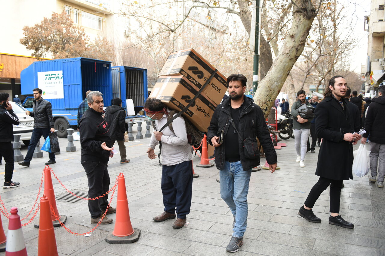 زندگی باربرهای بازار زیر بار مشکلات | مقصد سخت، درآمدمان را بیشتر می کند