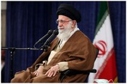 عکس | حدیث معنادار نقش بسته در محل دیدار رهبری با دست‌اندرکاران کنگره ۲۴ هزار شهید تهران بزرگ