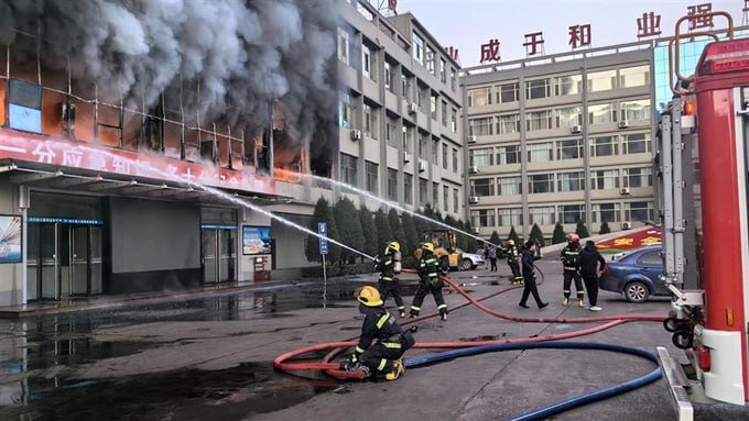 تصاویری از آتش سوزی در چین | یک مهدکودک و مدرسه ابتدایی در آتش سوخت | ۱۳ نفر جان باختند