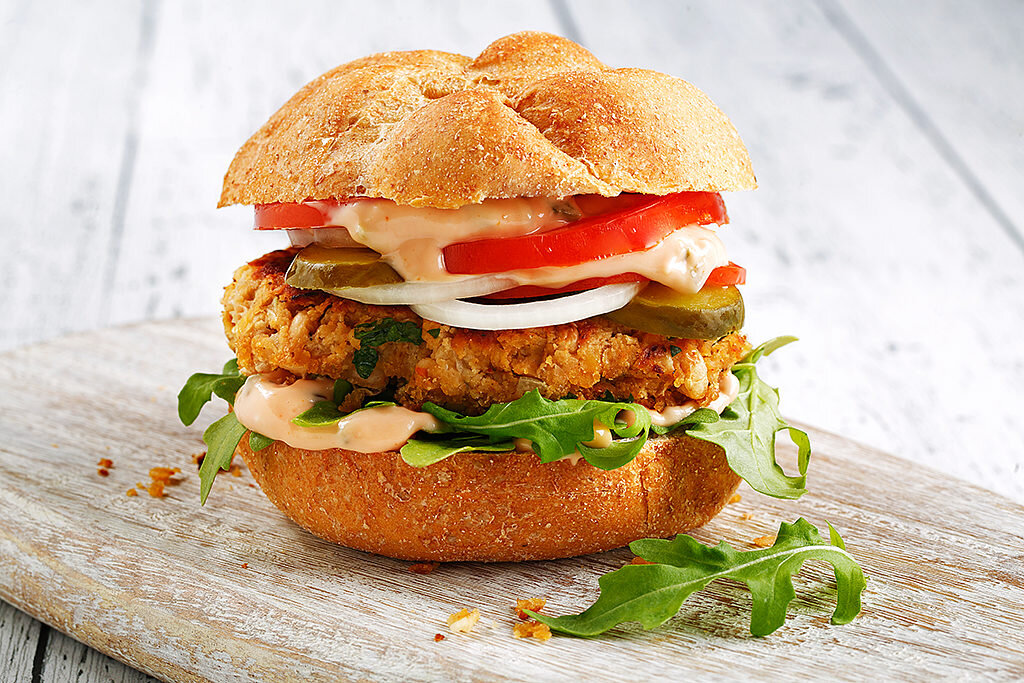 طرز تهیه فست فودها بدون گوشت | حبوبات را در پیتزا جایگزین کالباس کنید