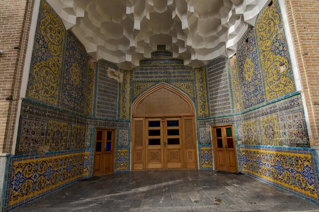 مسجدی تاریخی با دو محراب