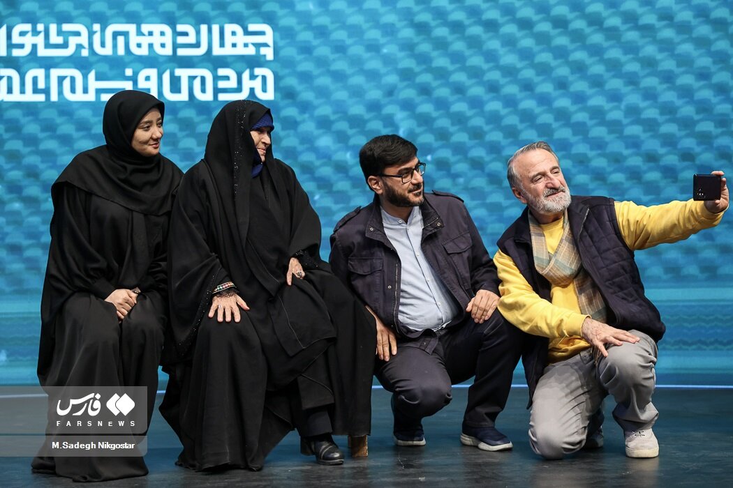 عکس| سلفی مهران رجبی با ننه علی