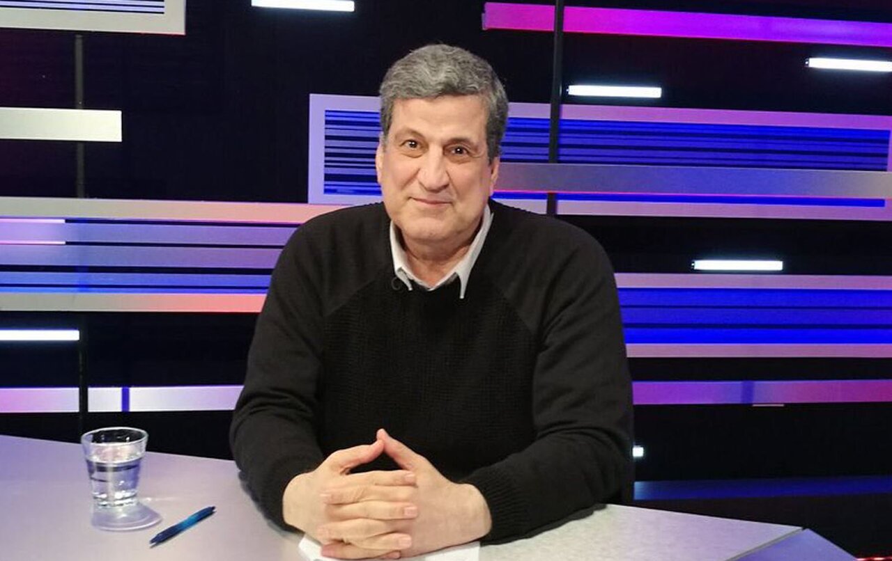 اگر هزار بار تکه تکهام کنید دست از سیّدعلی خامنهای بر نمیدارم نجاح