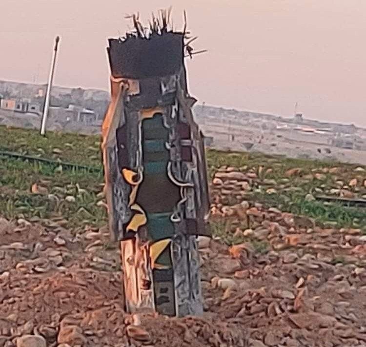 لاشه موشک های سامانه پدافندی پاتریوت آمریکا در اطراف عین الاسد | عکس