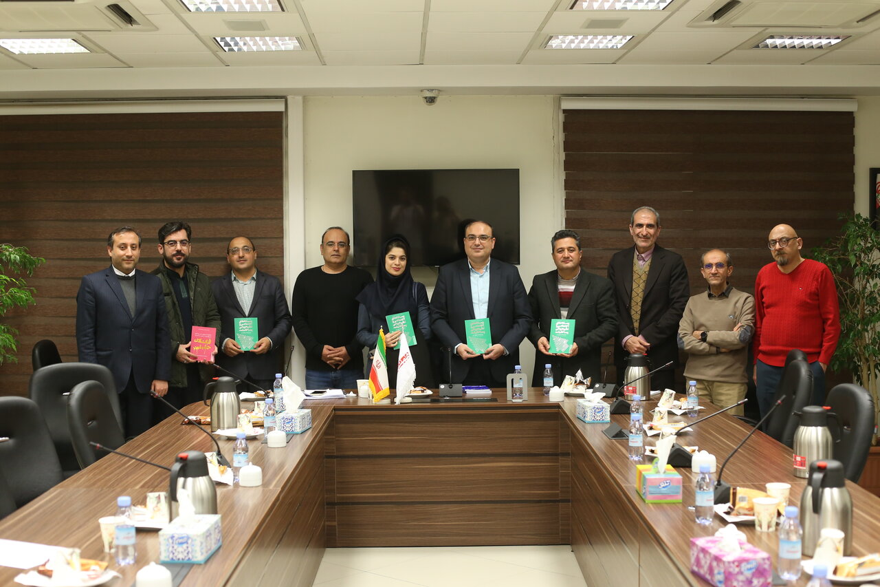 امپراتوری رسانه ای آمریکا به رسانه های اجتماعی جدید منتقل شده است | آسیب های پساحقیقت در دوران ما