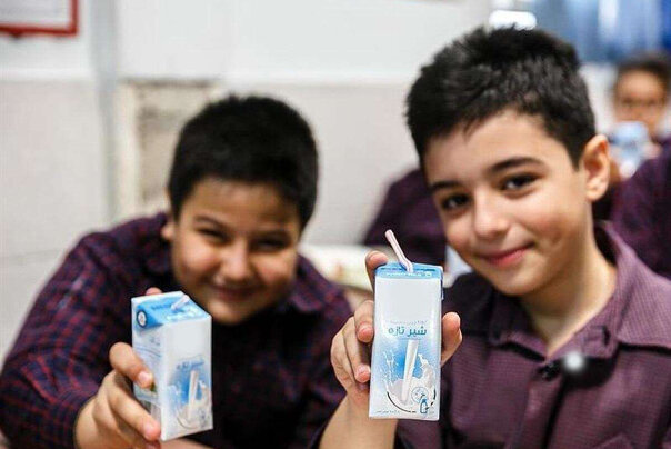 شیر رایگان توزیع شده در مدارس