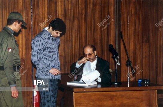 عکس های منتشر نشده از اولین دادگاه شهرام جزایری در بهمن ۱۳۸۰