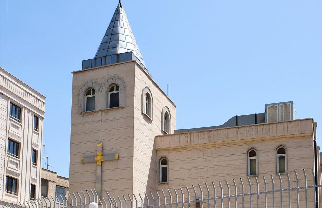 عمارت دومنظوره تفریحی و امنیتی «خرم» | کاخ سنگی قرار بود مقر ساواک هم باشد