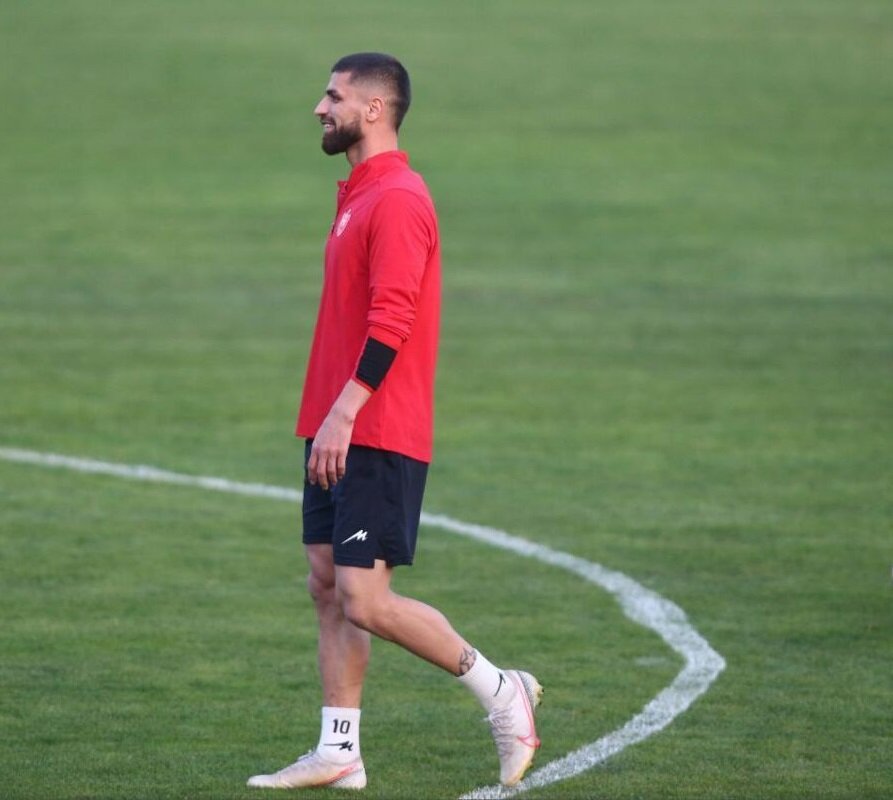 پیراهن اسطوره ملوانی ها بر تن یک پرسپولیسی