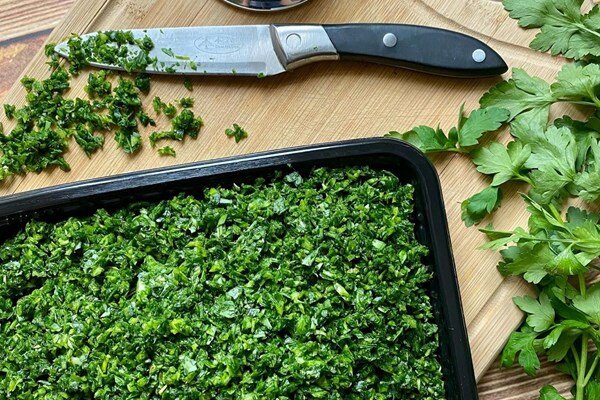 روش پختن آش سبزی ساده به سبک ایرانی های عهد قدیم | چطور می‌توانیم آش سبزی کشدار داشته باشیم؟ ؛ سبزی‌هایی که برای آش سبزی استفاده می‌شود