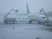 تصاویر یخ زدایی از هواپیماها در فرودگاه ارومیه | بارش شدید برف را ببینید