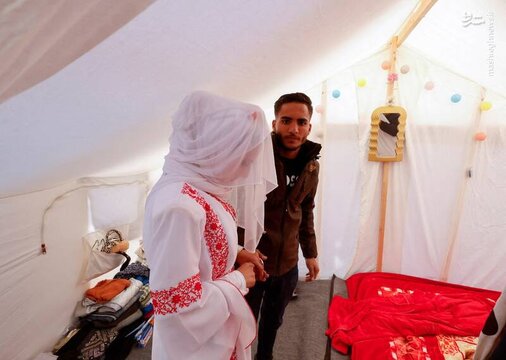 عروسی زوج فلسطینی در بحبحه بمباران صهیونیست‌ها