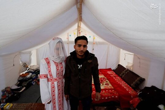 عروسی زوج فلسطینی در بحبحه بمباران صهیونیست‌ها