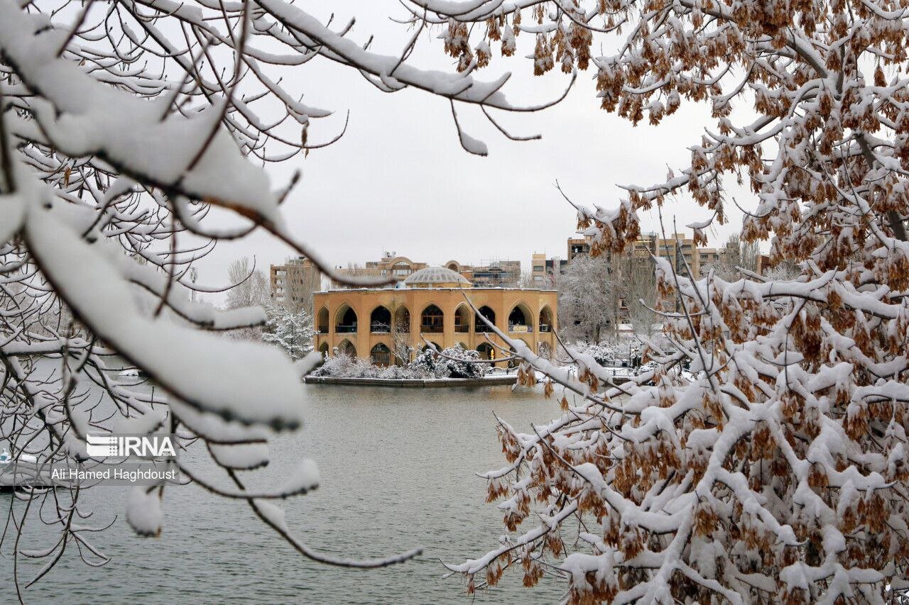 ایران غرق در برف و باران ؛ تصاویر بارش‌های شدید در نقاط مختلف کشور | ببینید