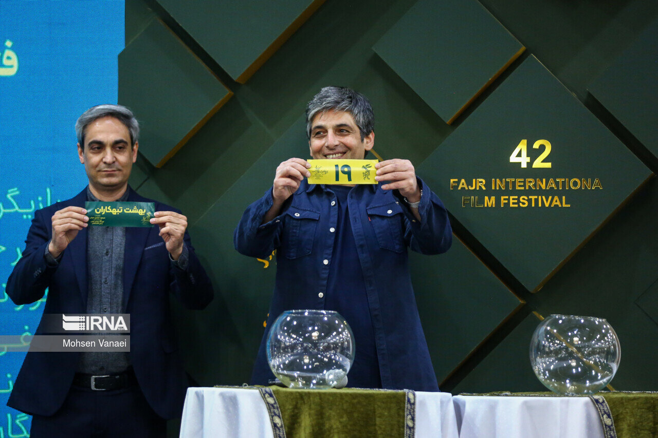 تصاویر | در مراسم قرعه کشی نمایش فیلم های جشنواره فیلم فجر چه گذشت؟ | شریفی نیا و افخمی آمدند؛ بهرام رادان و پژمان جمشیدی نیامدند...