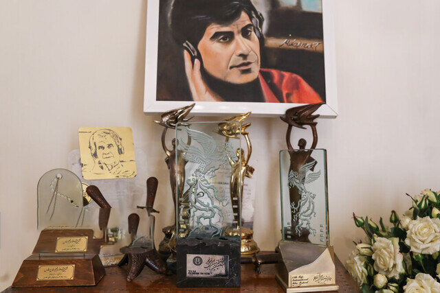 تصاویر دیده نشده از سینماگری که ۱۶ سال خانه نشین شد | ببینید