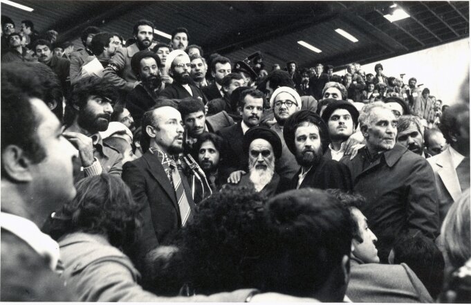 چرا کمیته استقبال از امام(ره) در مدرسه رفاه تشکیل شد؟