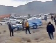 (۱۶+) راننده تریلی پس از تصادف در جاده شیراز خودش را دار زد + عکس و فیلم