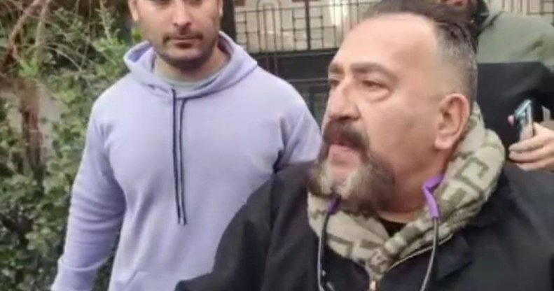 تجمع هوادارن استقلال و پرسپولیس علیه خطیر و درویش | یک پرسپولیسی در جمع استقلالیها