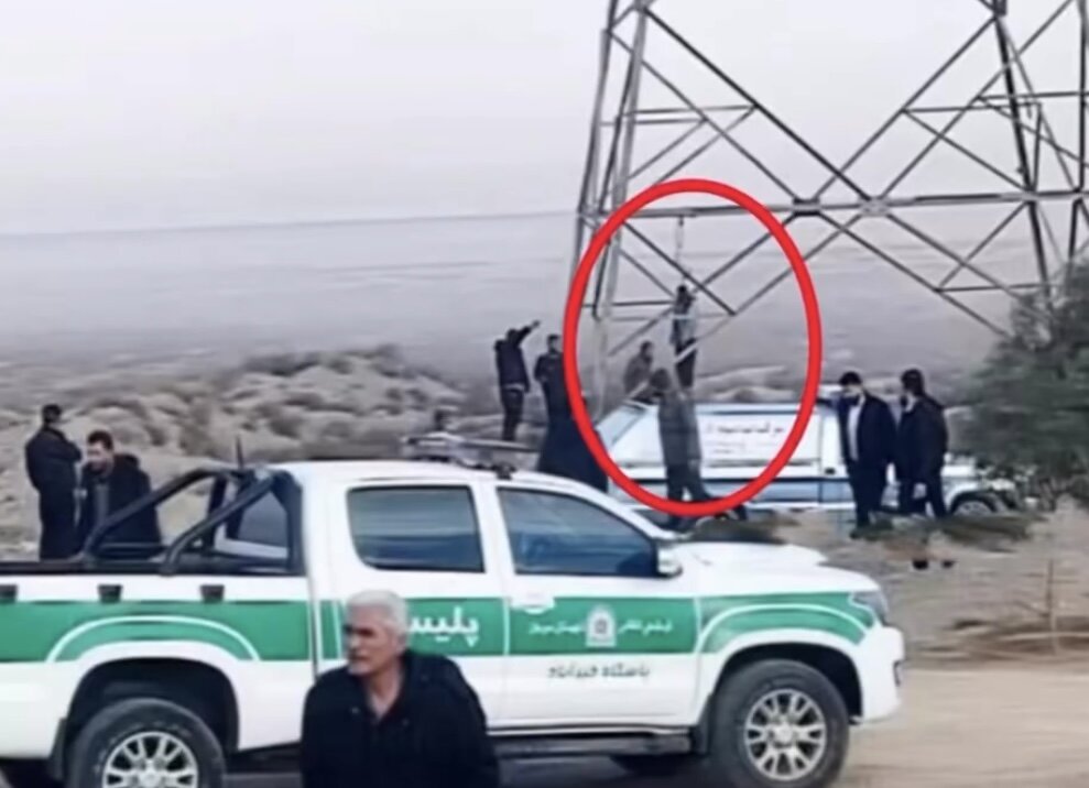 (۱۶+) راننده تریلی پس از تصادف در جاده شیراز خودش را دار زد + عکس و فیلم