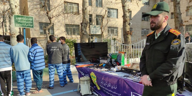 طاها ۱۵ ساله یک زورگیر ...! | موبایل قاپی آقای املاکی در زمان بیکاری! از اخاذی در پوشش مامور قلابی شهرداری تا سرقت با موتور قسطی!