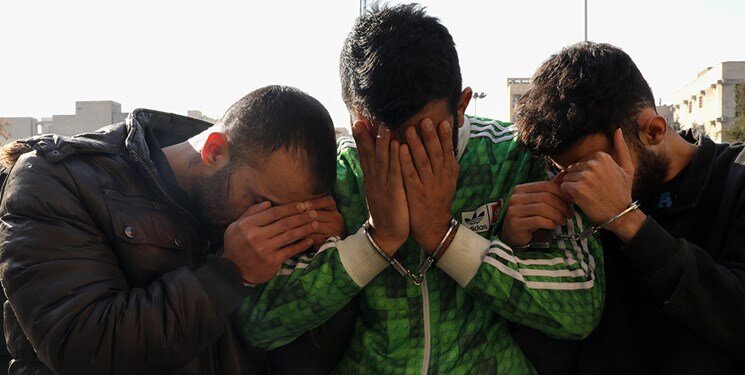 طاها ۱۵ ساله یک زورگیر ...! | موبایل قاپی آقای املاکی در زمان بیکاری! از اخاذی در پوشش مامور قلابی شهرداری تا سرقت با موتور قسطی!