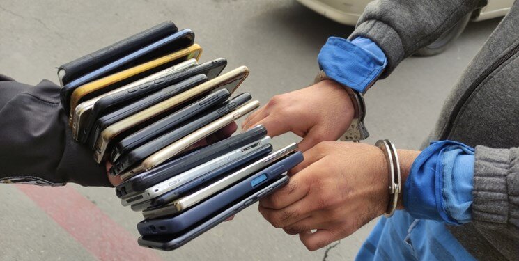 طاها ۱۵ ساله یک زورگیر ...! | موبایل قاپی آقای املاکی در زمان بیکاری! از اخاذی در پوشش مامور قلابی شهرداری تا سرقت با موتور قسطی!