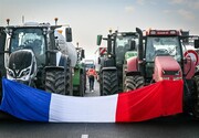 ببینید | خردسالان کشاورز فرانسوی به صف معترضین پیوستند ؛ آنها هم با تراکتورهایشان آمدند!