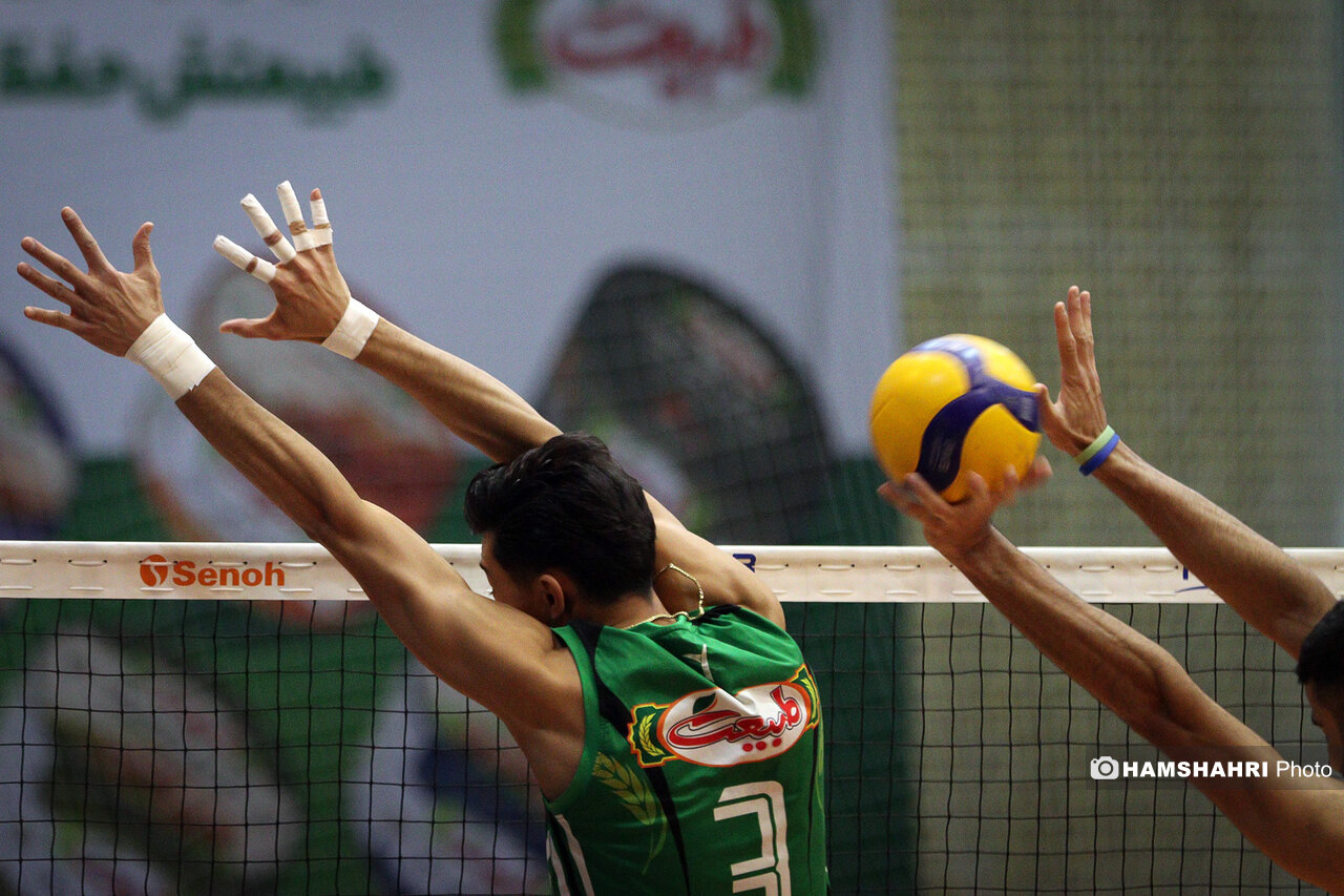 اتفاق عجیب در سالن والیبال یزد | پخش ترانه خواننده لس آنجلسی از بلندگو | ادامه ماجرا را ببینید لیگ برتر والیبال| تصاویر بازی طبیعت و گیتی پسند