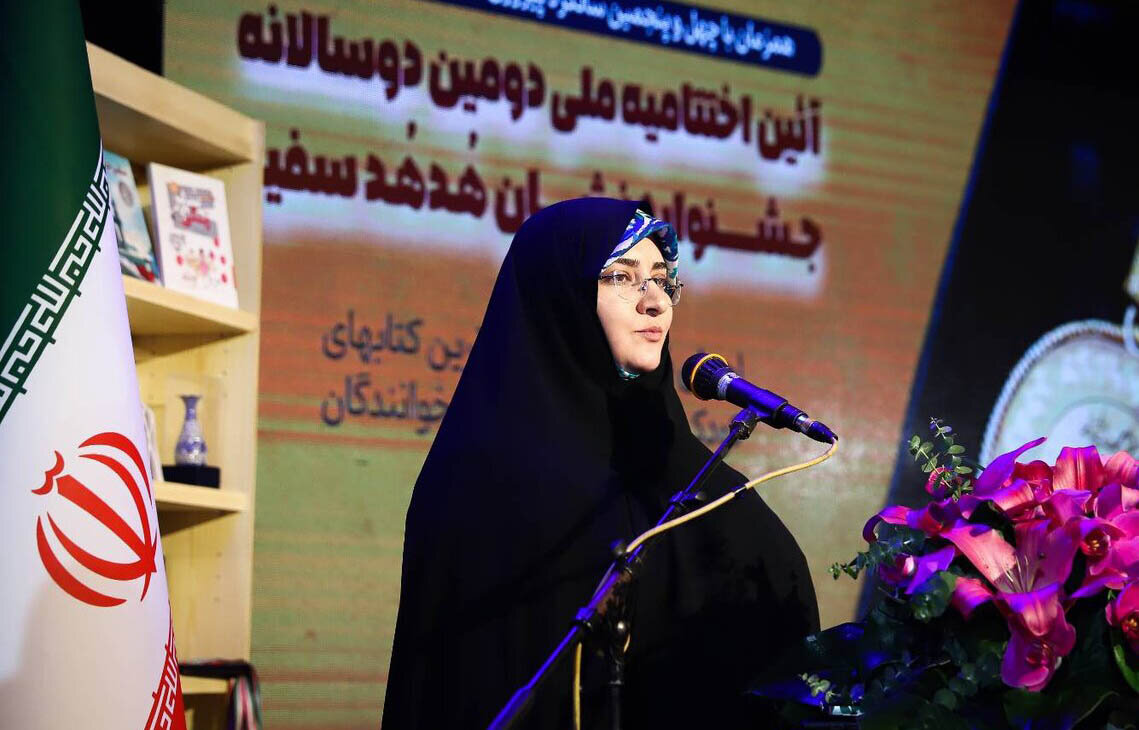 هدهد سفید بر شانه های چه کسانی نشست؟