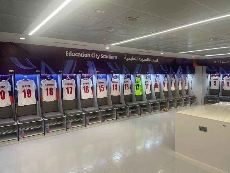 لباس مهدی طارمی در رختکن ایران نصب شد + عکس