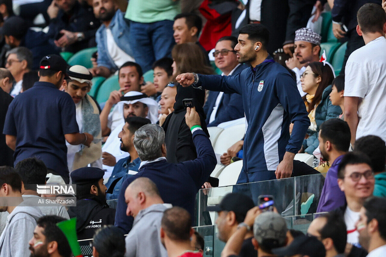 یوزها طلسم سامورایی ها شکستند ؛ نیمه دوم برای ژنرال ایرانی  بازی ایران - ژاپن | از حال طارمی روی سکوی تماشاگران تا عصبانیت قلعه نویی |  فیلم و عکس