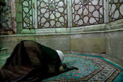 دعا و مناجات شیخ زکزاکی در مسجد جمکران | تصاویر