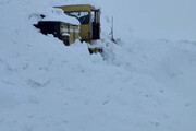 وضعیت خودروها و ارتفاع برف در گردنه خان‌ بانه بعد از سقوط بهمن | تصاویر