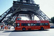 تصاویر عجیب چمدان قاپی سارقان فرانسوی از اتوبوس توریست‌ها | ببینید