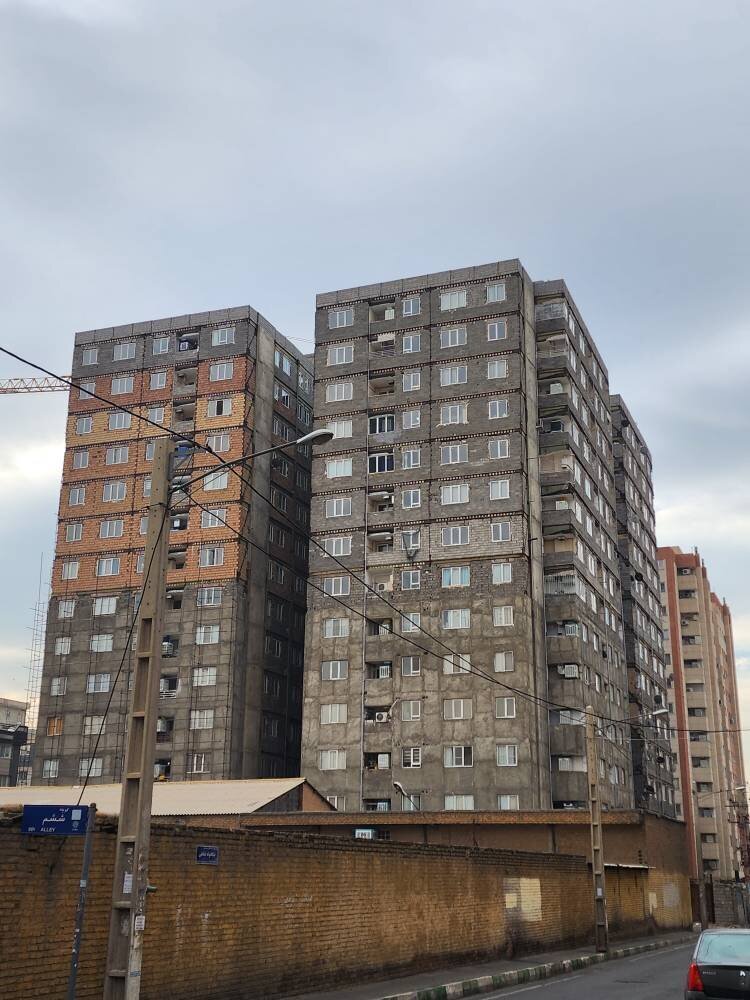 احتمال ریزش ساختمان معروف تهران | شهروندان وارد این بنا نشوند