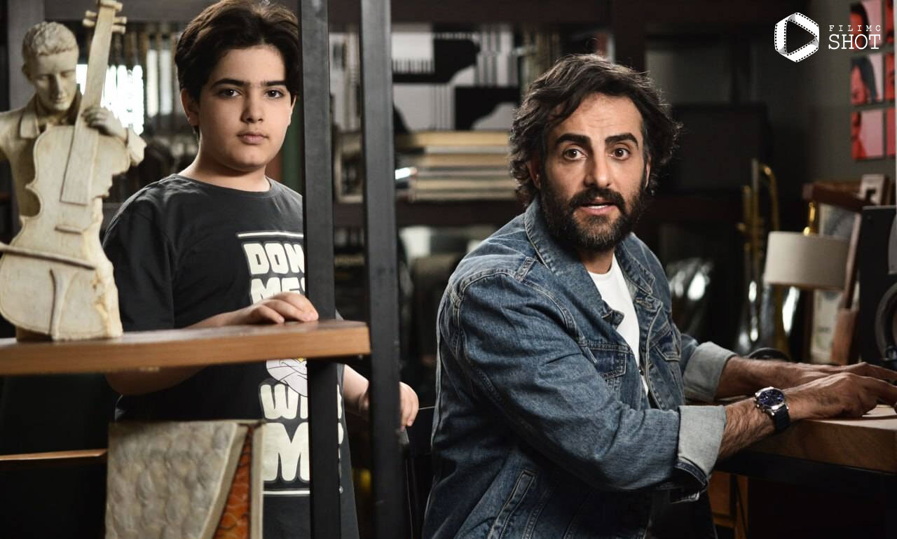 وقتی حواس آقای خواننده به خانوادهاش نیست | عکس