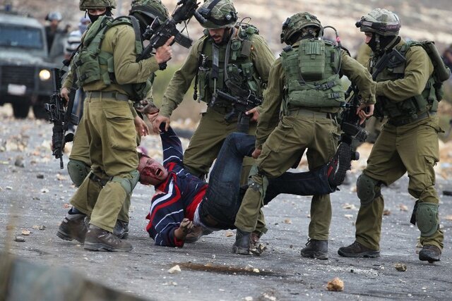 شکنجه فلسطینی ها توسط سربازان اسرائیلی