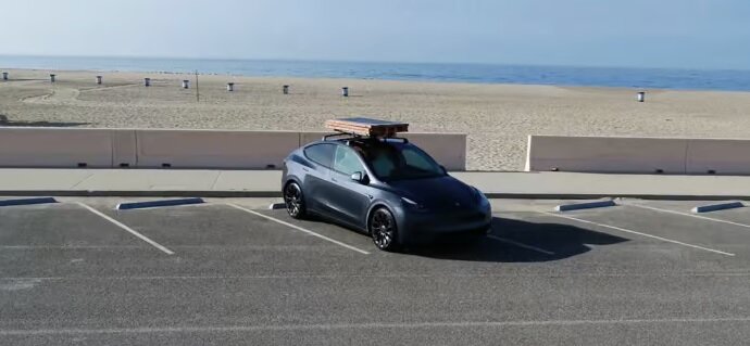 تصاویر | این راننده تسلا را به پنل خورشیدی مجهز کرد | انرژی خورشید تا چند کیلومتر جواب میدهد؟