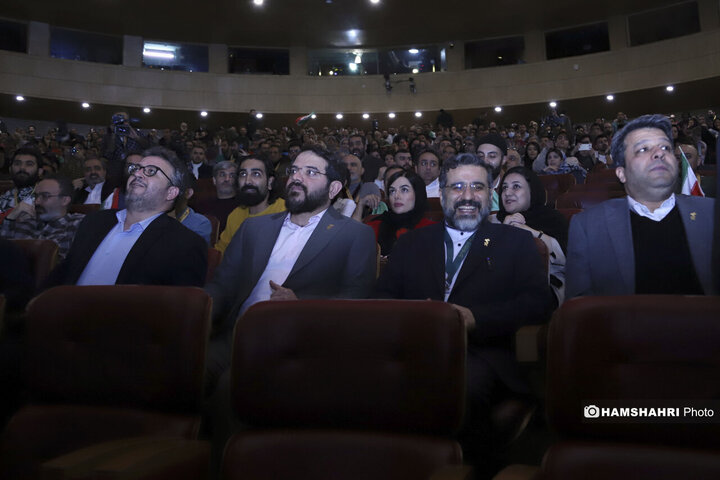تصاویر اختصاصی همشهری از حاشیه حضور وزیر ارشاد در جشنواره فجر