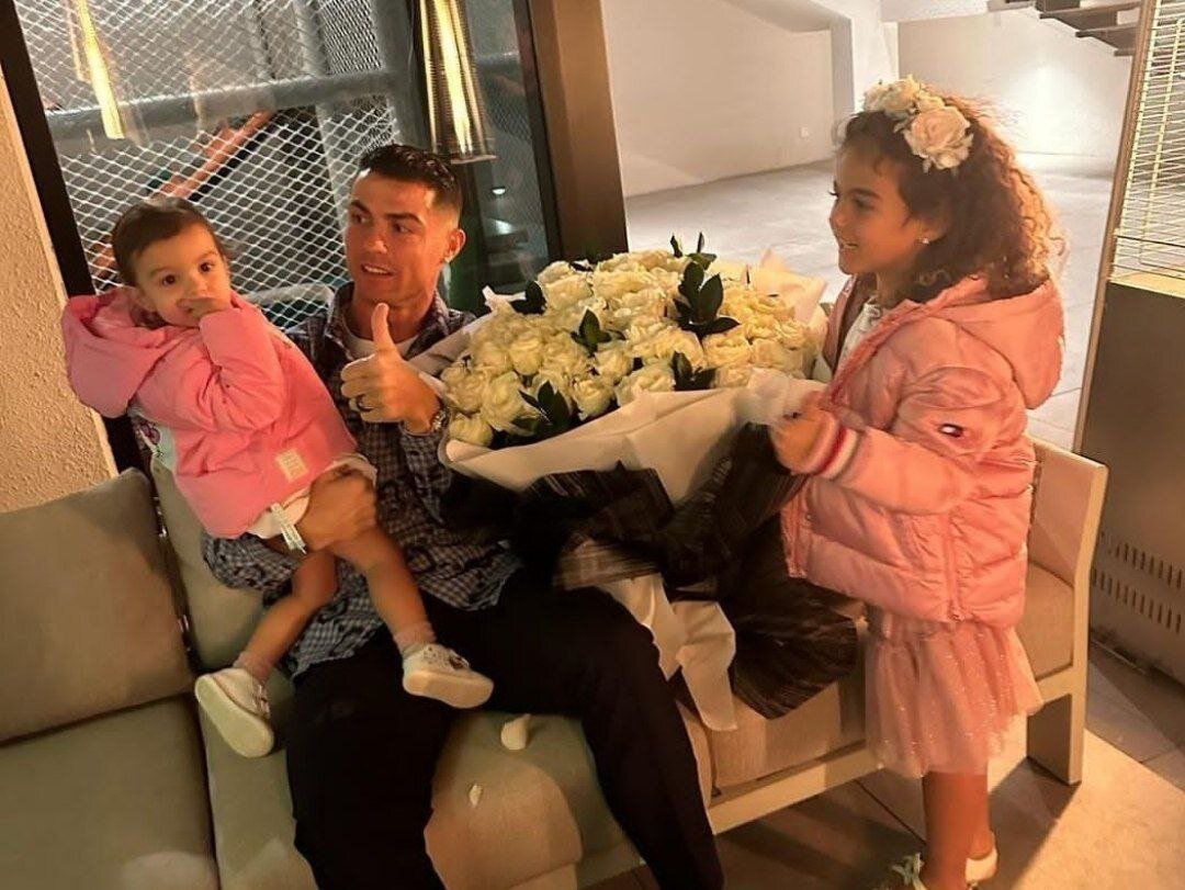 جشن تولد ۳۹ سالگی‌ رونالدو در کنار خانواده+عکس
