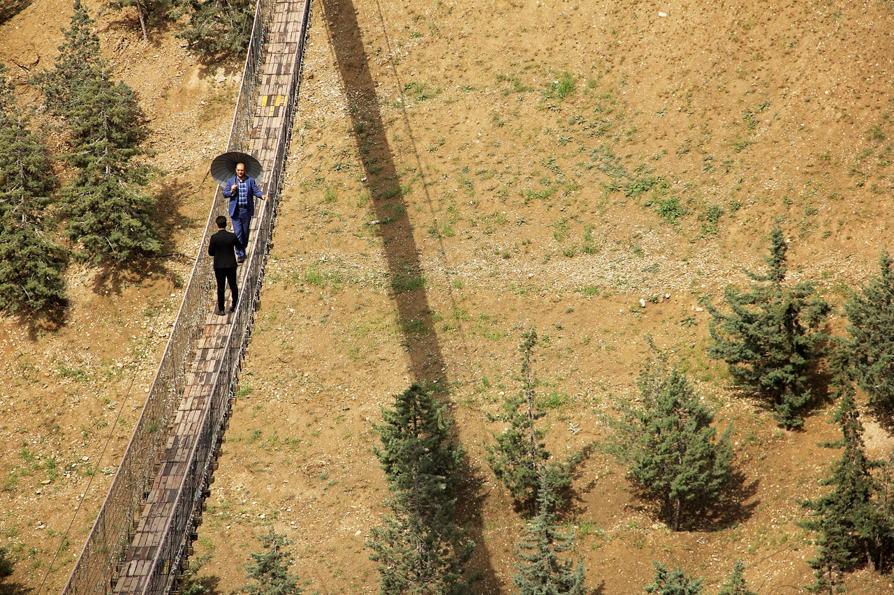 مرتفعترین پل معلق شهر در محله پونهها