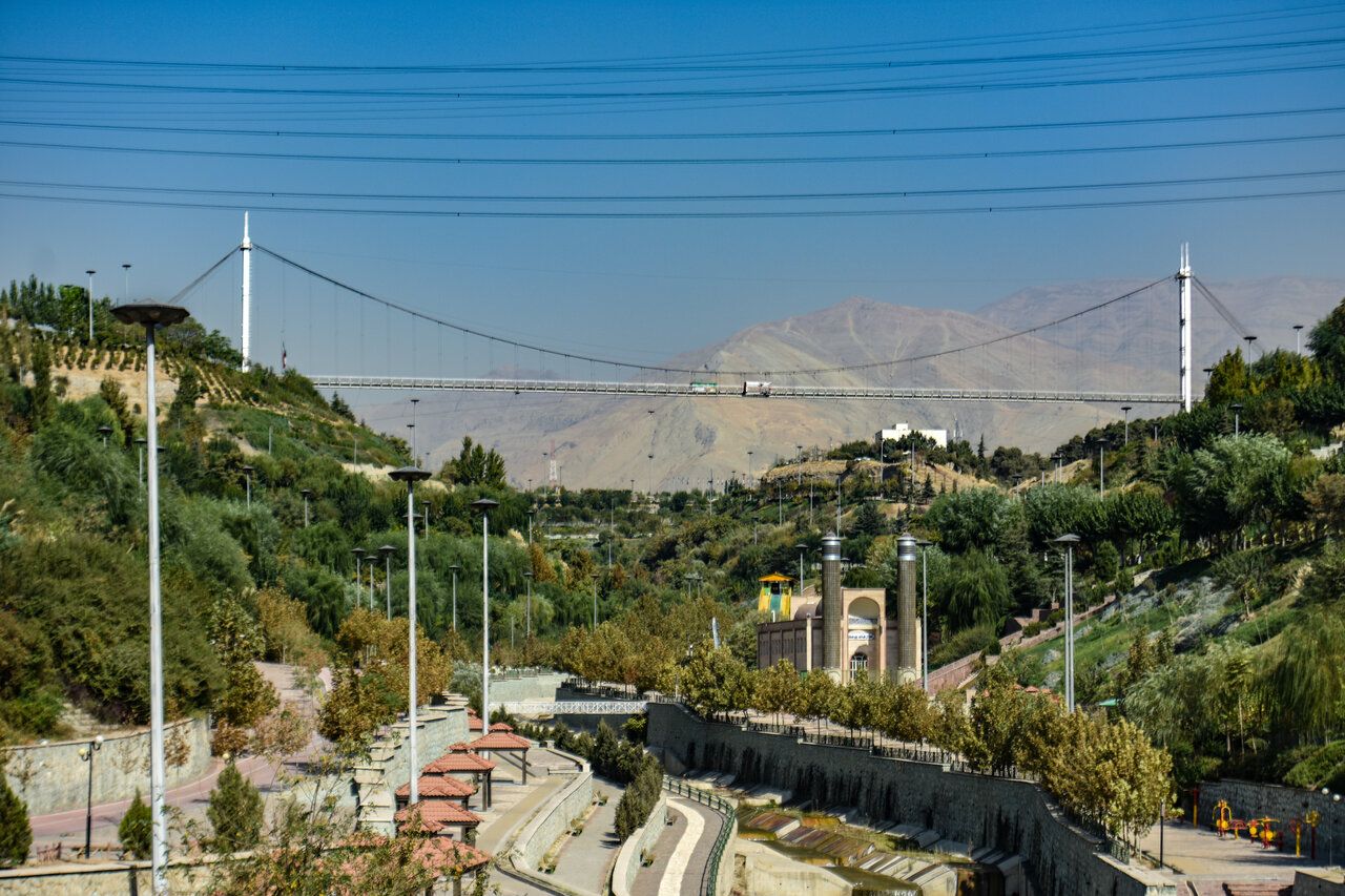 مرتفعترین پل معلق شهر در محله پونهها