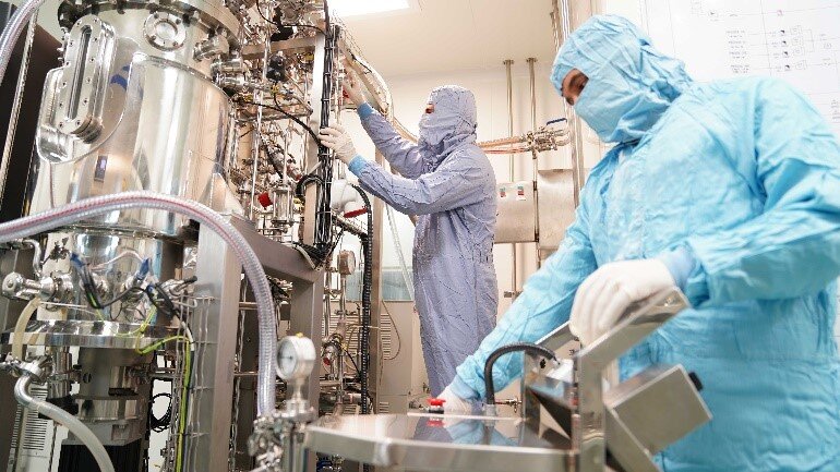 واکسیناسیون 238 میلیون کودک جهان با واکسن ایرانی | چرا مطالعات واکسن های ایرانی کرونا متوقف شد؟