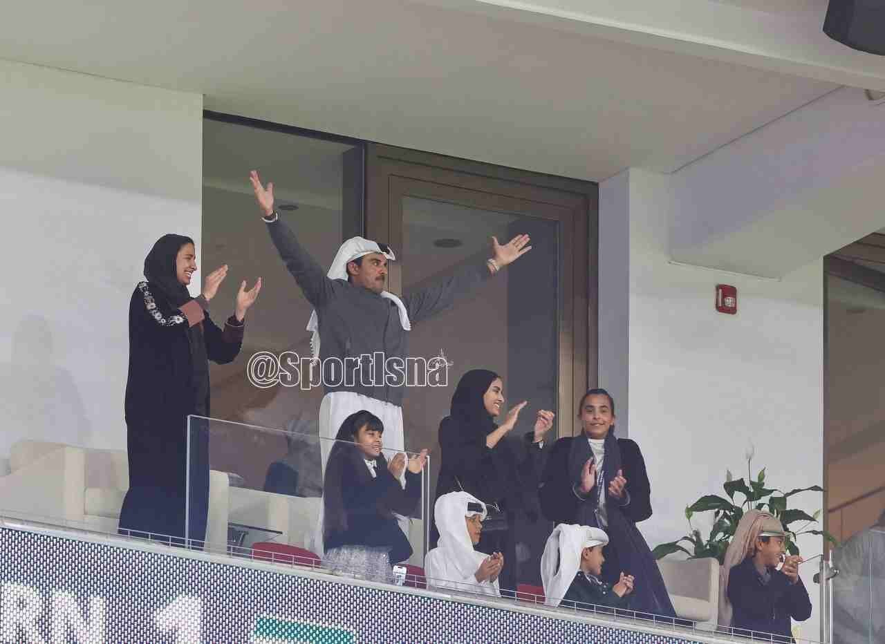 لحظه شادی امیر قطر و خانواده در استادیوم | ببینید
