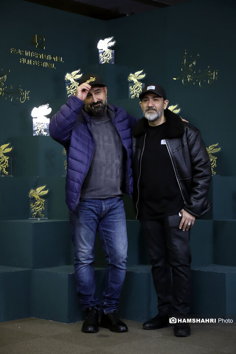 ببینید شوخی مهران غفوریان با مهران احمدی در فتوکال فیلم «آبی روشن»| نقش جدی بازیگران طنز در فیلم «آبی روشن»| جشنواره فیلم فجر