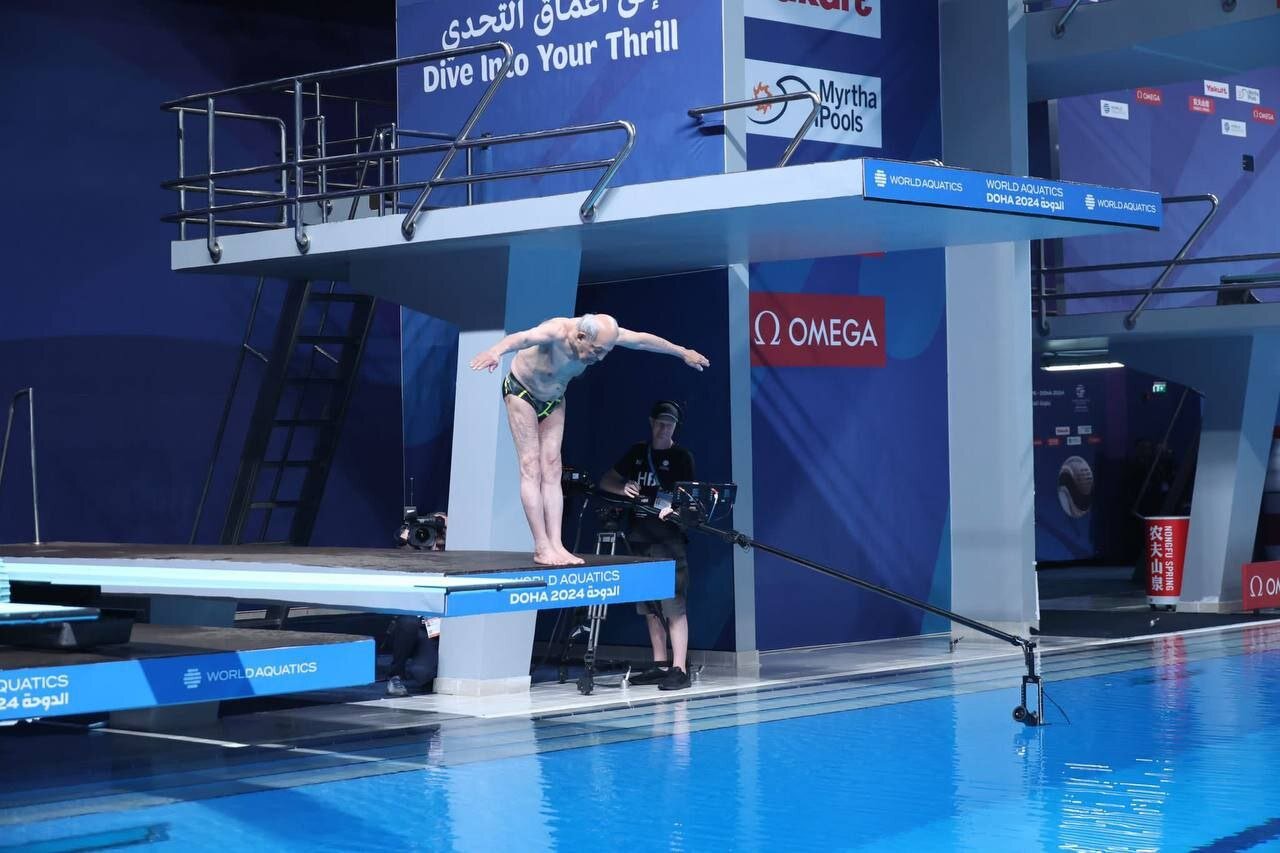 جهان در حیرت از یک ایرانی ؛ اسطوره شنای ایرانی در ۱۰۰ سالگی باز هم شنا کرد | تصاویر