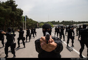 تصاویر آموزش دفاع‌شخصی توسط یگان ویژه به مردم در روز ۲۲ بهمن | واکنش مردم را ببینید